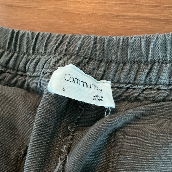 Aritzia Community shorts lux linen - Picture 3 of 5